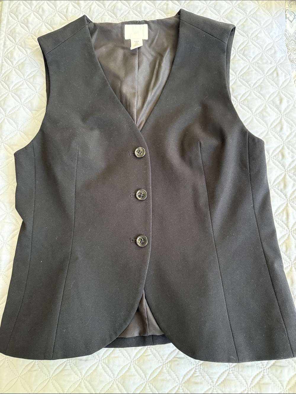 H & M women’s 3 button vest